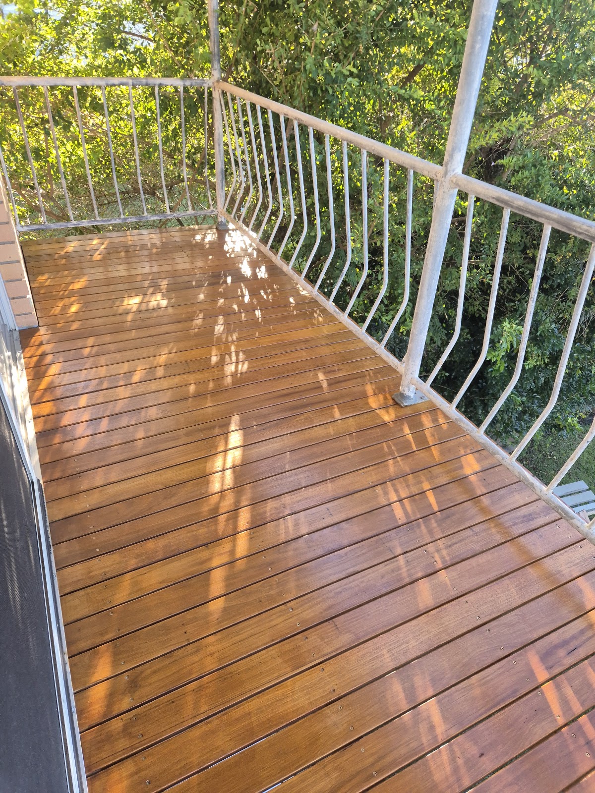Freshly oiled hardwood deck on a balcony built by Silverdog Carpentry